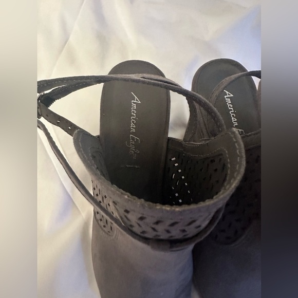 American Eagle grey suede straps open toe sandals - Picture 8 of 8